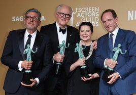 De derecha a izquierda, los actores de 'Conclave' Ralph Fiennes, Isabella Rossellini, Sergio Castellitto y John Lithgow.