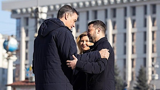 Von der Leyen y Sánchez viajan a Kiev para apoyar a Ucrania en el tercer aniversario de la guerra