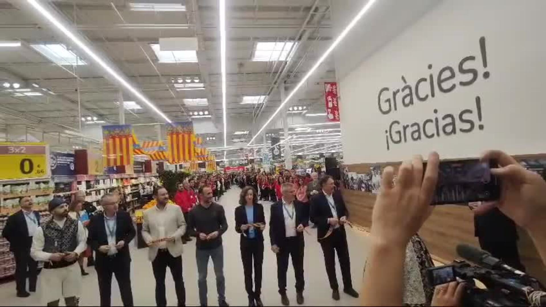 Vídeo apertura de Carrefour Alfafar tras meses de cierre por la dana