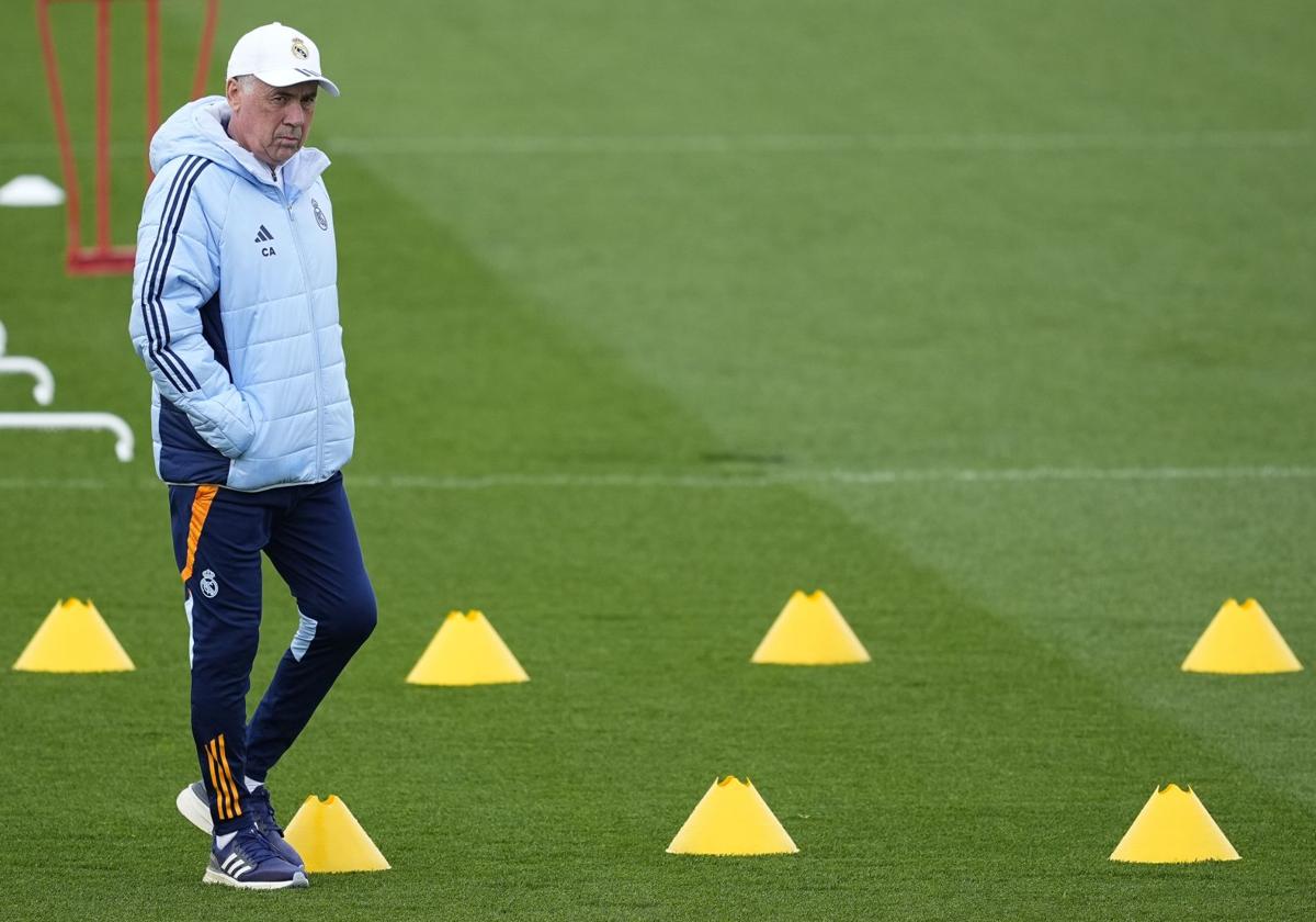 Carlo Ancelotti, durante el entrenamiento.