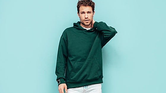 Sudaderas de marca para hombres que combinan estilo y comodidad