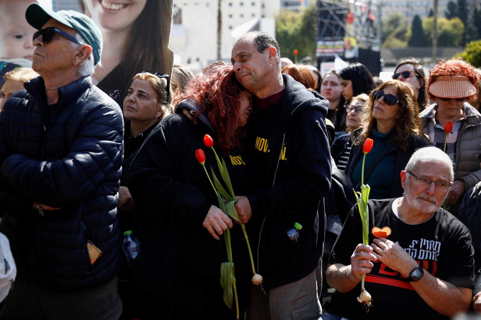 Así ha sido el emotivo funeral de Shiri Bibas y sus dos hijos