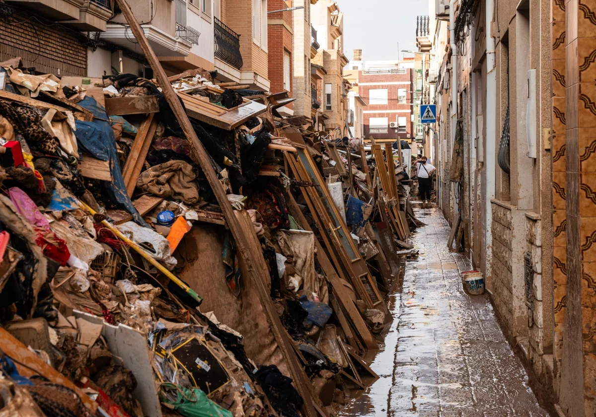 Una calle de Catarroja tras la dana, una de las poblaciones con más víctimas.