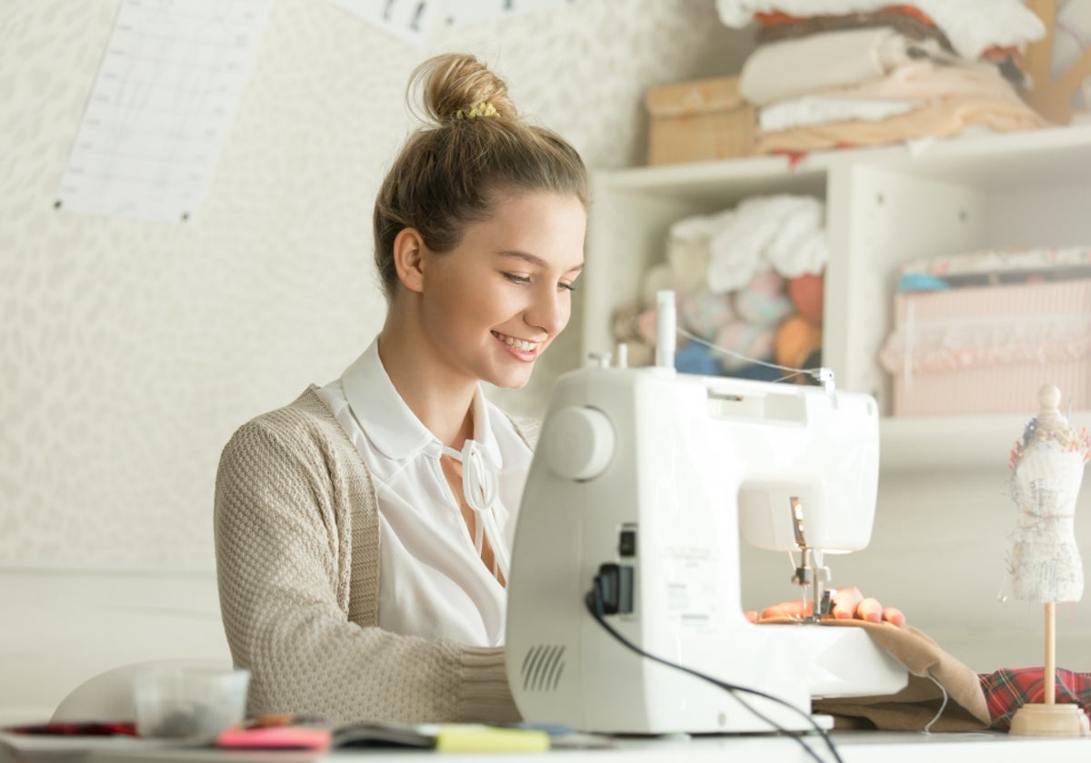 Iníciate en el mundo de la costura con estas tres máquinas de coser para principiantes