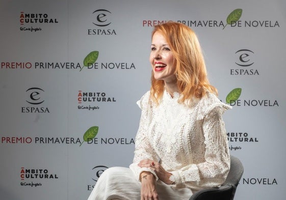 Vanessa Monfort. ganadora del Premio Primavera de Novela.