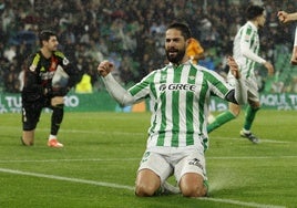 Isco celebra su gol de penalti al Real Madrid.