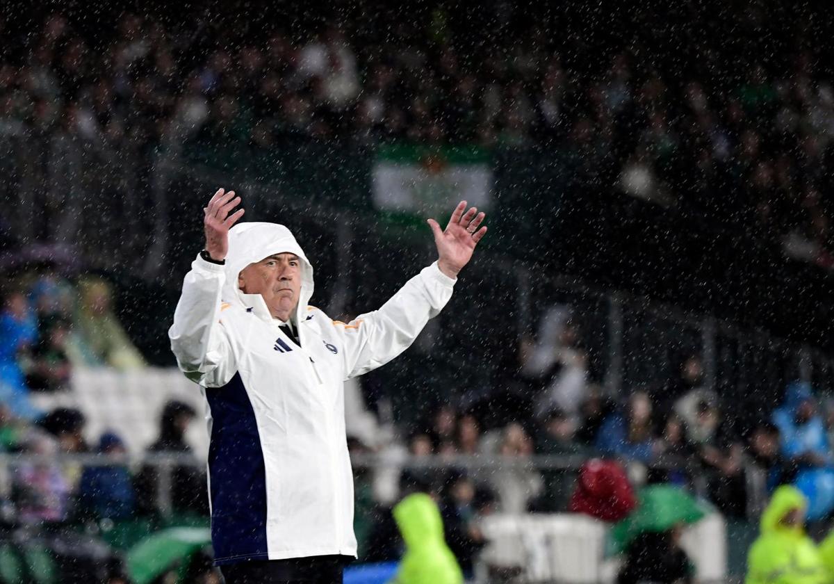 Ancelotti, visiblemente contrariado durante el Betis-Real Madrid.