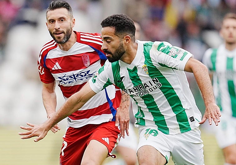 El Córdoba golea al Granada y se asienta en la zona media