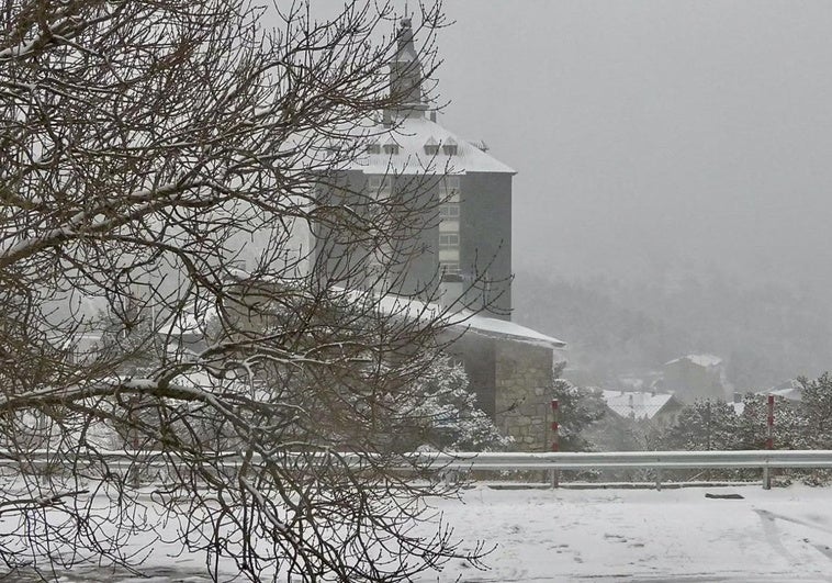 La nieve complica la circulación en la A2 tras una jornada con doce Comunidades en alerta