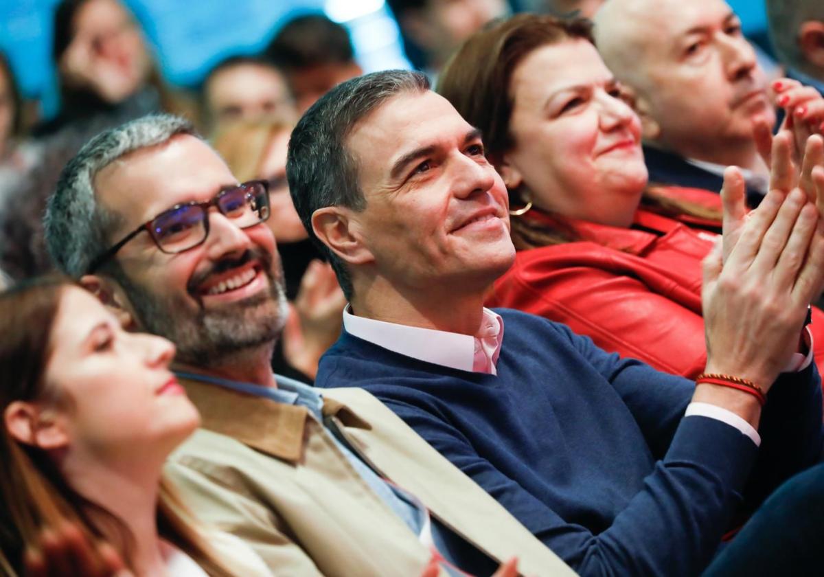 Pedro Sánchez junto al nuevo secretario general del PSOE murciano, Francisco Lucas.