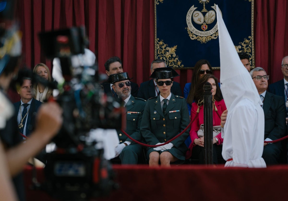 Maribel Verdú, caracterizada de sargento de la Guardia Civil.