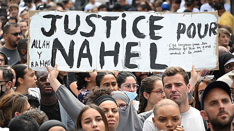 La Fiscalía francesa pide que juzguen por homicidio voluntario al policía que mató al adolescente Nahel