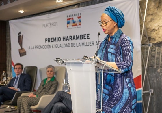 Enase Okonedo, premiada por su compromiso con la mujer africana.