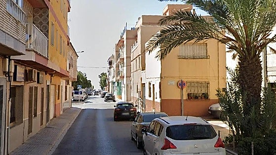 Un hombre mata a un menor cuando cogía un taxi por tener una relación con su pareja