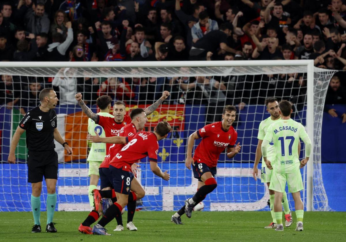 Los jugadores de Osasuna celebran uno de los goles ante el Barça en la primera vuelta.