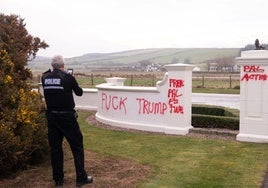 Pintadas en Turnberry contra Donald Trump.