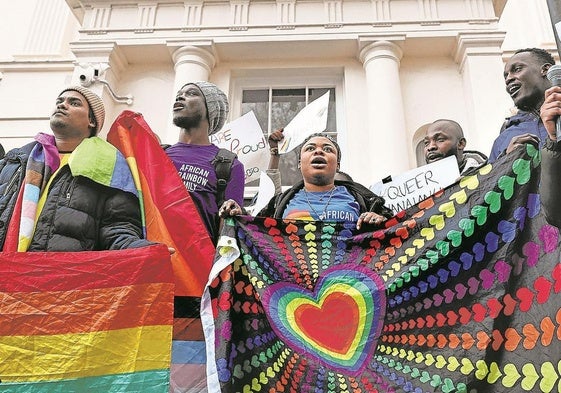 Protesta frente a la Alta Comisión de Ghana en Londres contra el proyecto de ley anti-LGBTQ+0.