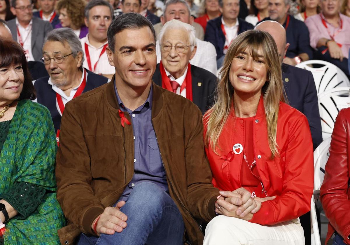 El presidente del Gobierno, Pedro Sánchez, y su mujer, Begoña Gómez