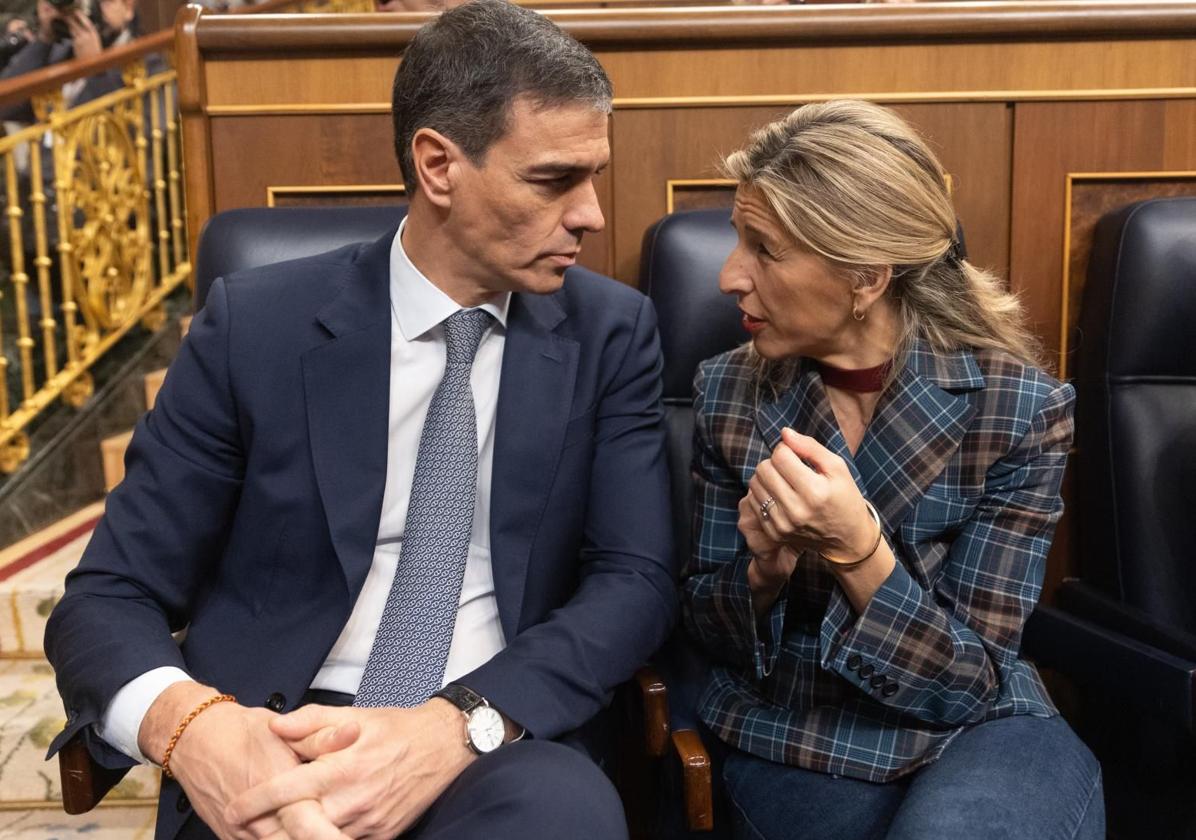 Pedro Sánchez y Yolanda Díaz durante una sesión de control al Gobierno en el Congreso.