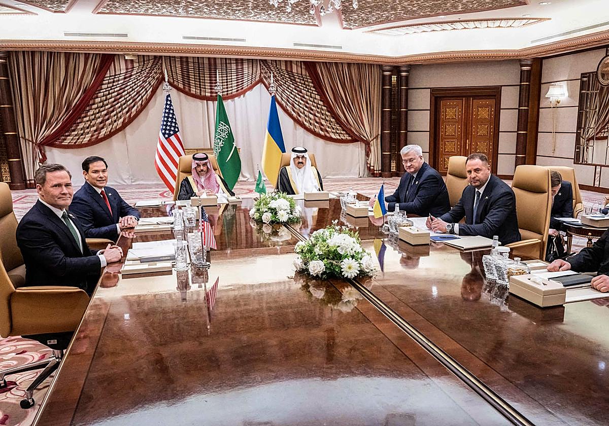 Delegations from the United States and Ukraine in Jeddah.
