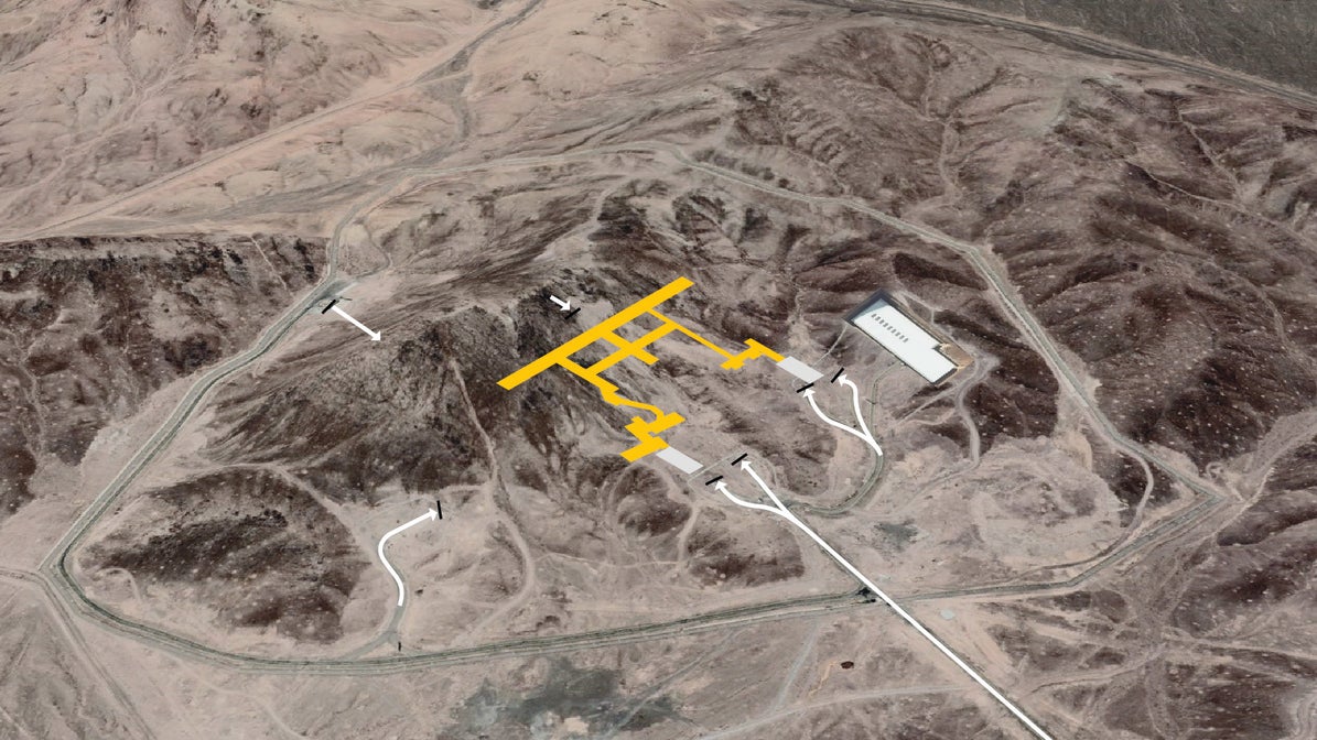 Así es la base subterránea iraní que solo una bomba gigante puede destruir