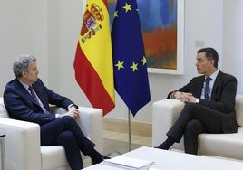 Pedro Sánchez y Alberto Núñez Feijóo esta mañana en la Moncloa