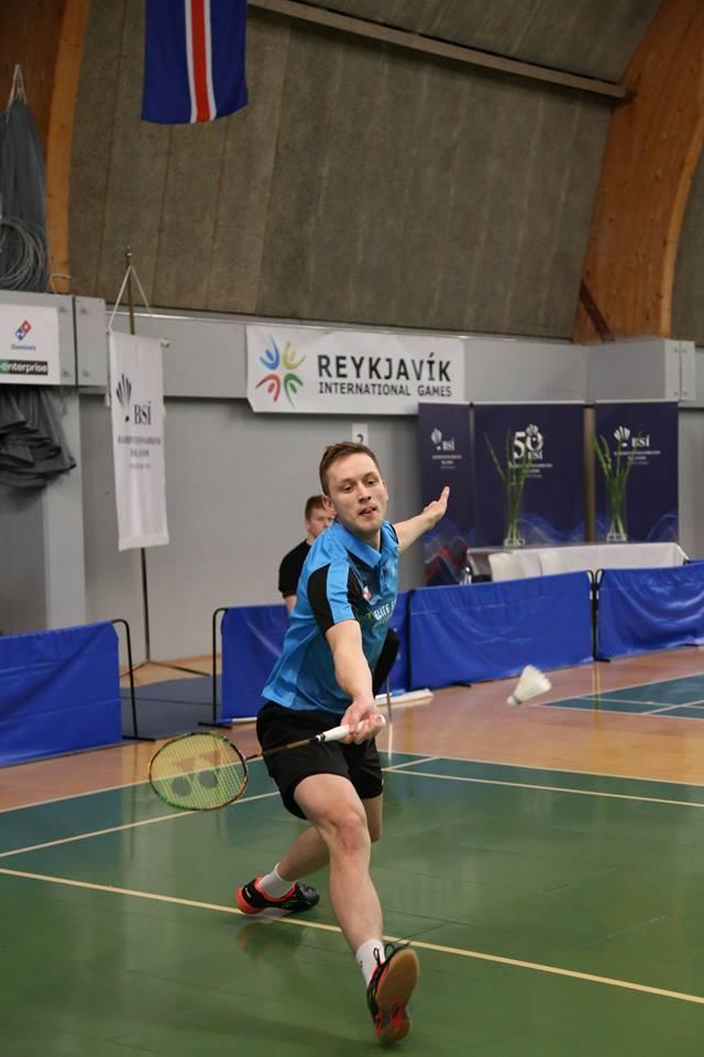 En una competición internacional de badminton.