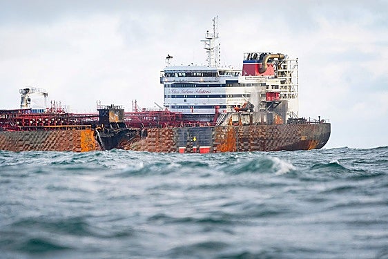 El Gobierno británico da por «contenida» la crisis por el choque de dos barcos