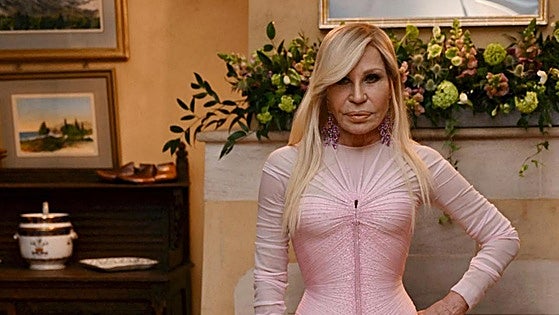 El último servicio de Donatella al imperio Versace