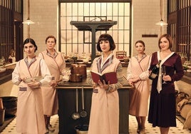 Elena Maroto, Maribel Salas, Verónica Sánchez, Raquel Querol y Andrea Duro, en 'La favorita 1922'.