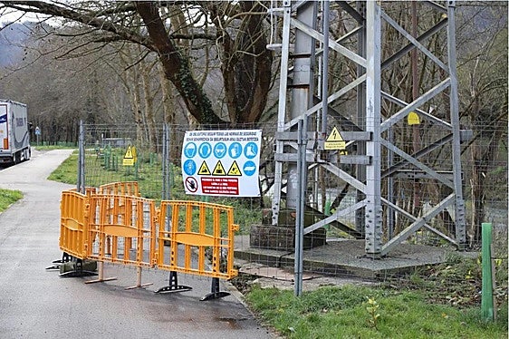 Muere el menor de 11 años que se electrocutó al subir a una torre de alta tensión en Guipúzcoa