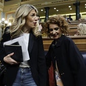 Yolanda Díaz y María Jesús Montero en el pleno celebrado este miércoles en el Congreso.