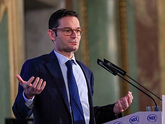 El presidente de Prisa alerta contra la tentación del Gobierno de «adueñarse de un medio de comunicación»