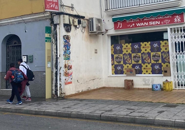 Un ladrón vuelve a por su cartera perdida tras dejar grave a un comerciante en un atraco en Málaga