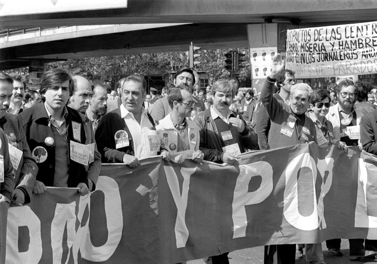 La 2 delves into the social struggle that brought about the conquest of democracy