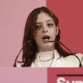 Elizabeth Duval durante una rueda de prensa en la sede de Sumar, en Madrid.