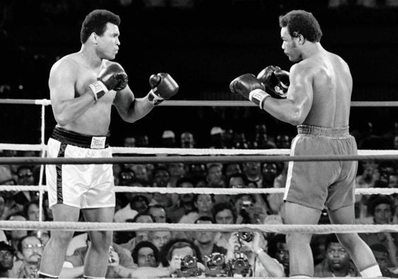 Foreman y Muhammad Ali, en un duelo de titanes conocido como 'La Batalla en la Jungla' en 1974.