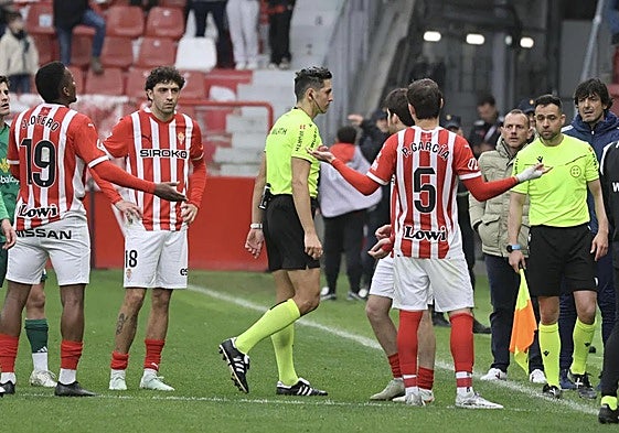 El Albacete reina en el caos ante el Sporting