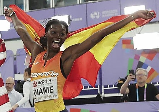 Fátima Diame celebra la medalla de bronce