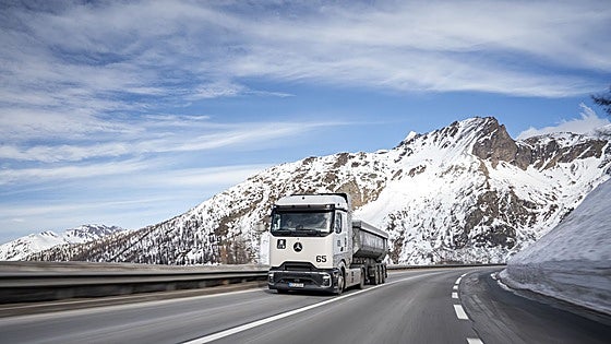 Daimler prueba  prototipos de camiones de pila de combustible en los Alpes suizos