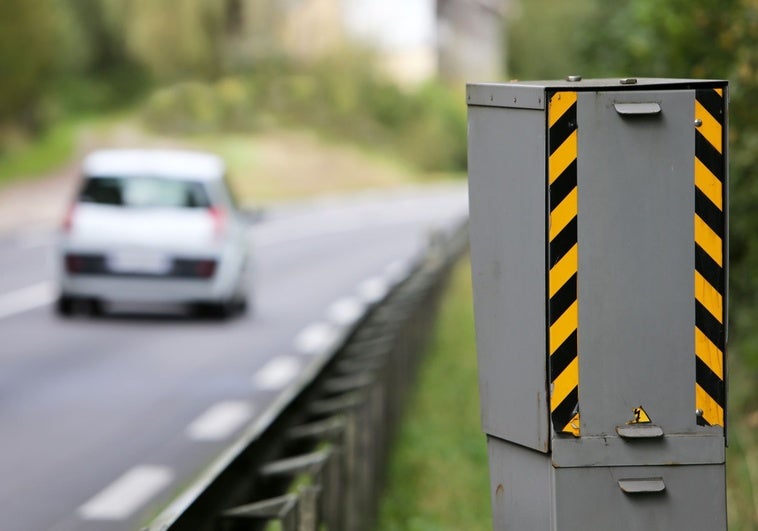 La DGT instala 17 nuevos radares en España: en qué carreteras están y cuándo empiezan a multar