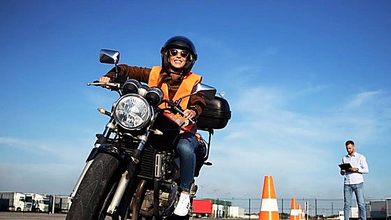 ¿Pensando en sacarte el carnet de moto? Vigila los cambios que llegan