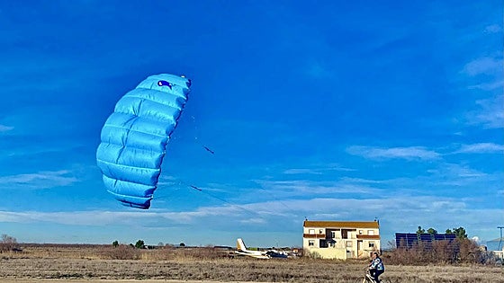 Muere un especialista en un rodaje al tirarse desde un globo y no abrírsele el paracaídas en Toledo