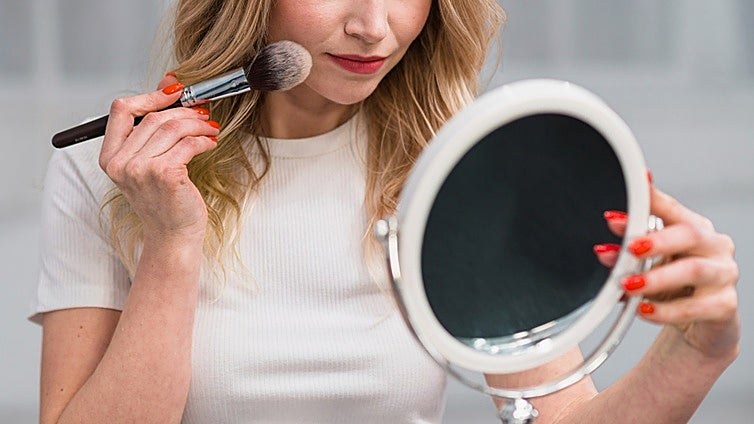 Los mejores espejos de maquillaje para una rutina de belleza profesional