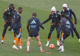 Los jugadores del Real Madrid, preparando el partido ante el Valencia de este sábado.