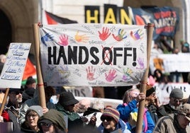 «Hands off!» el grito de EE UU contra las políticas de Trump