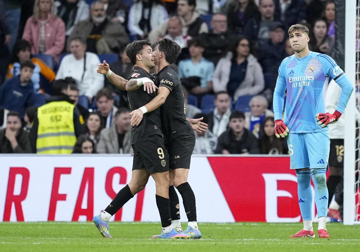 Valencia Triumphs at Bernabéu, Leaving Real Madrid in a Tight Spot