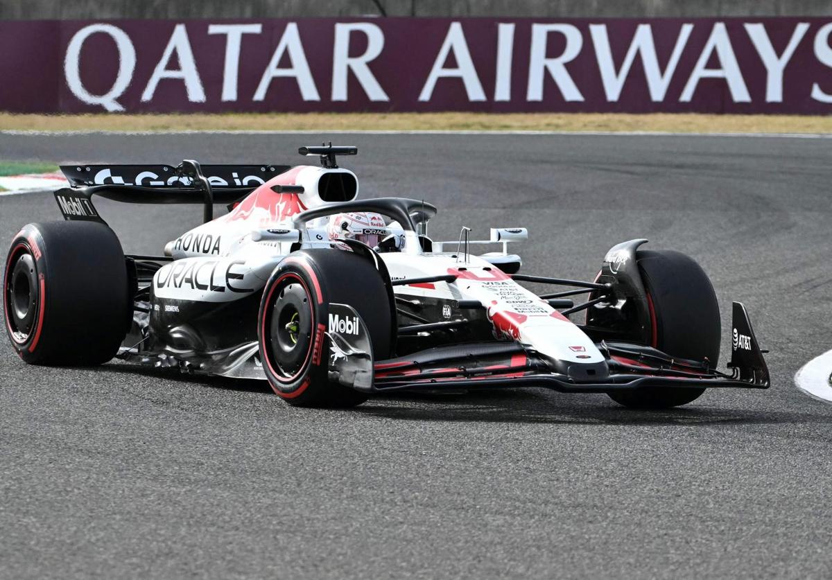 Max Verstappen achieves the fastest time at the Japanese GP.