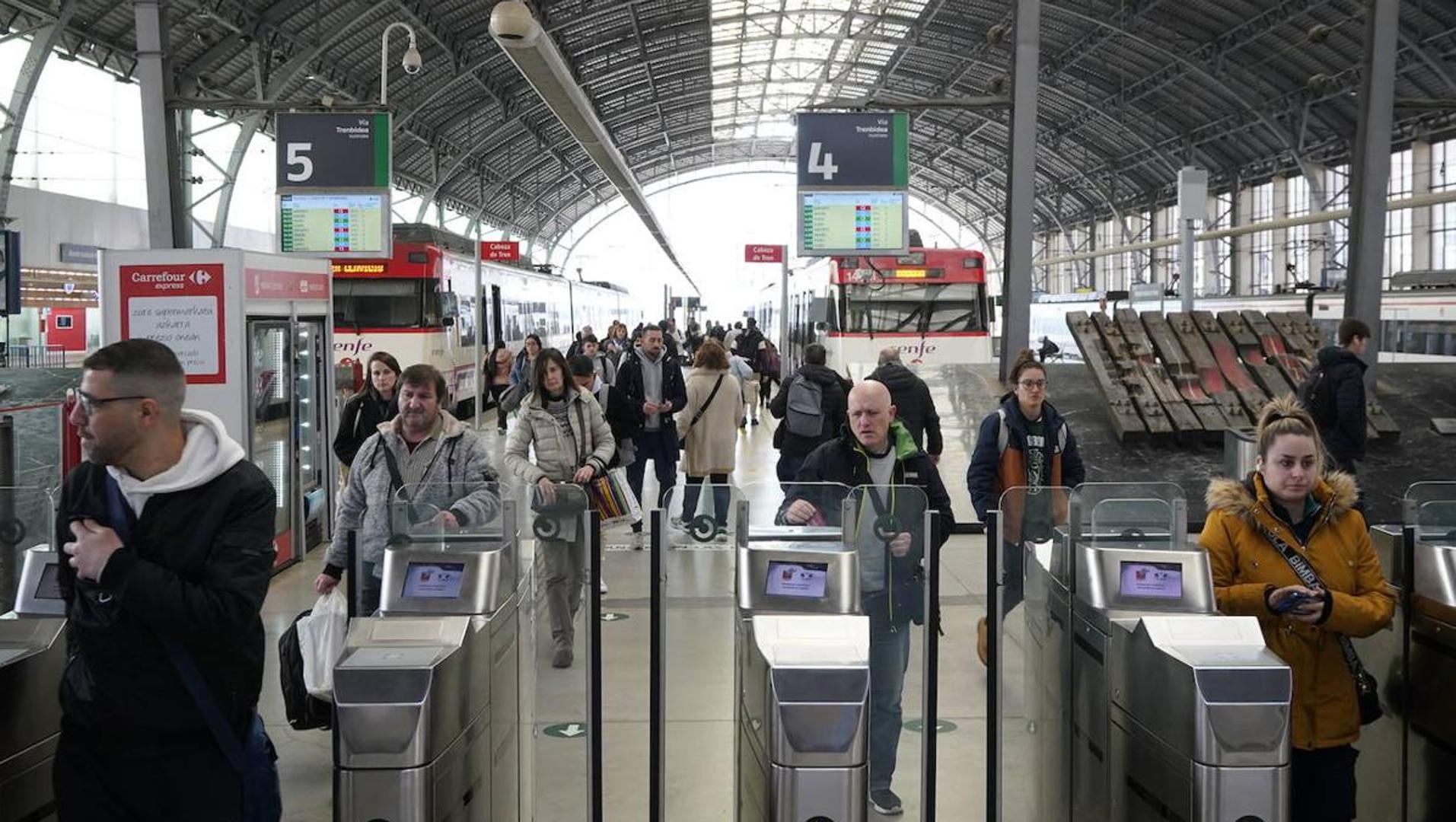 Hükümet, Renfe'nin serbest pbpese'sinin kefaletini sekiz geziye geri kazanmak için gereken minimumu azaltır