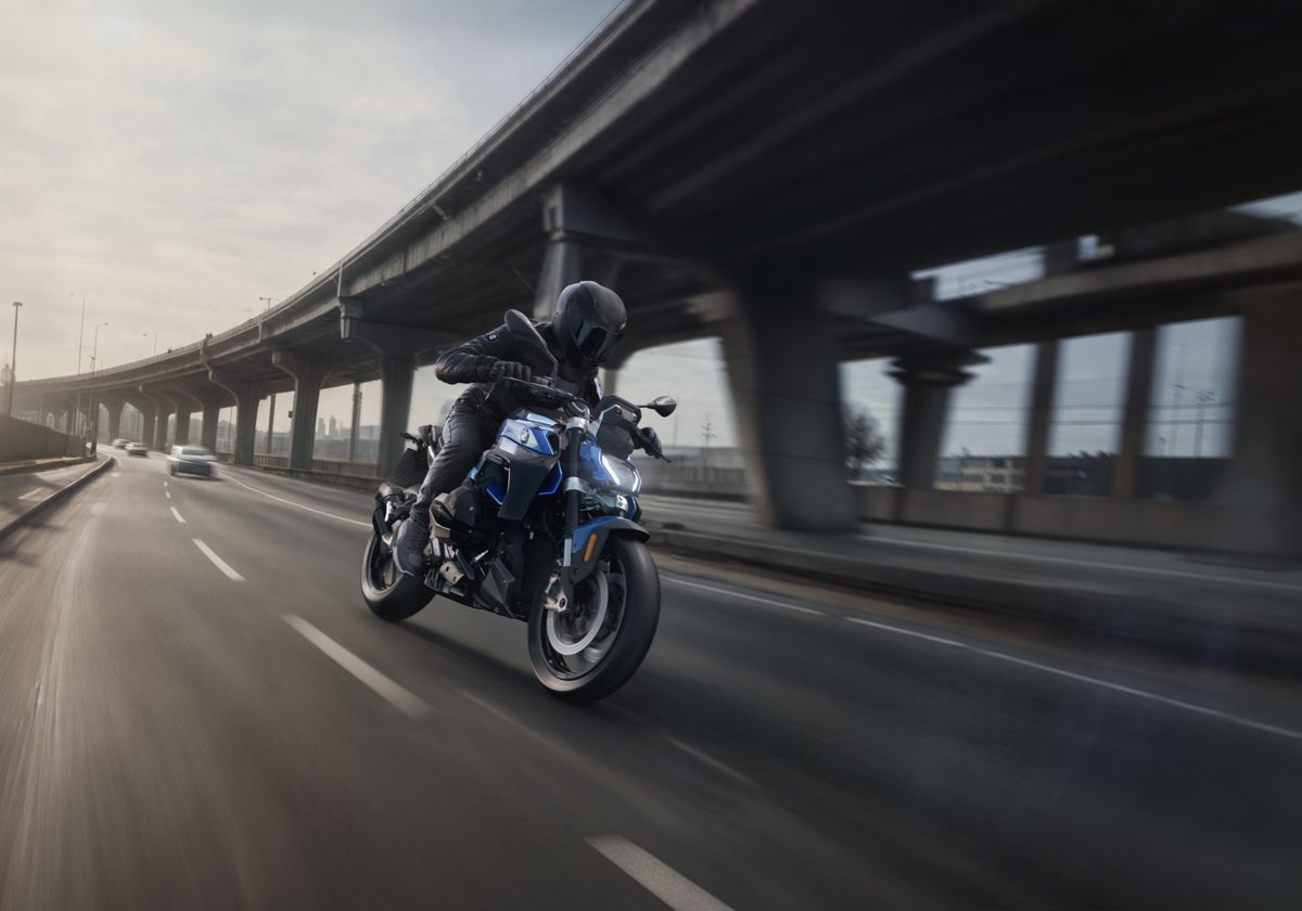 The new BMW R 1300 R becomes the most powerful boxer naked in history